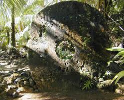 Una de las monedas más grandes del mundo: moneda de piedra en la isla de Yap.